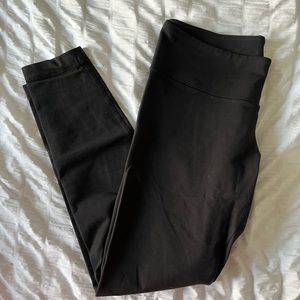 Lululemon Women’s Yoga Align Low/Mid Rise Leggings. SIZE 10